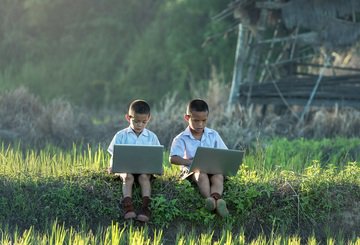 InvinciBullVPN's tweet photo. So you got the kids out of the house for #vacation; now how to get them offline https://t.co/AcvABgDX2D https://t.co/eX51itcPnz