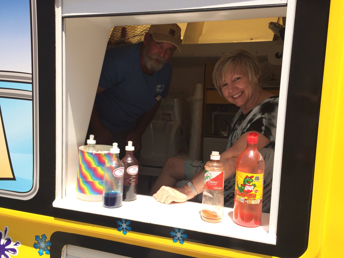 fun4walt's tweet photo. Sweet ‘N Snowie @sweetnsnowie comes through again on a scorcher for eFC2 with THE BEST shaved ice &amp; more DELICIOUS flavors than you can dream of! Always great seeing their truck &amp; smiling faces! #LifeAtKohls #AssociateAppreciation #InIt2WinIt https://t.co/nW45T2HBYK
