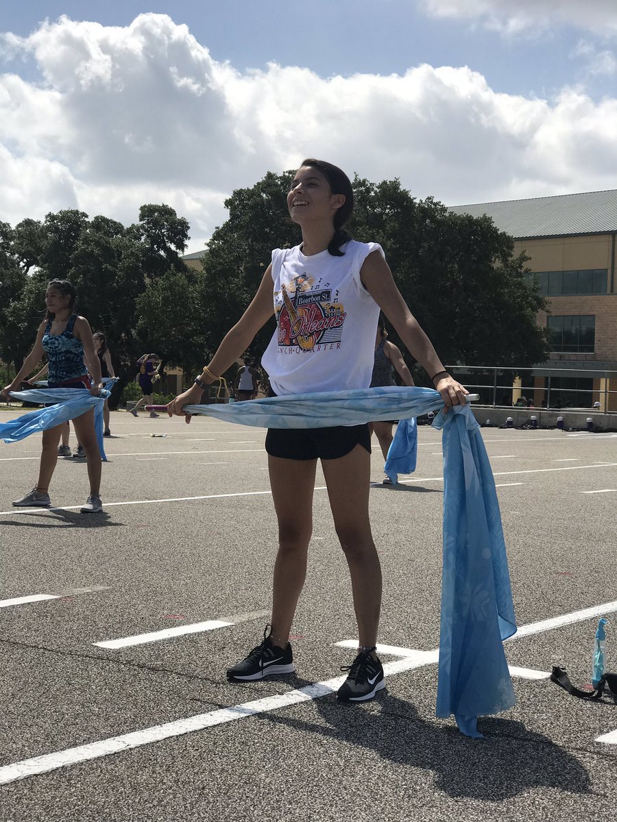 earlwarrenhscg's tweet photo. Block 1 Cont. ✅ #earlwarren #colorguard #codeofthewarrior https://t.co/qbvI0vEU5U