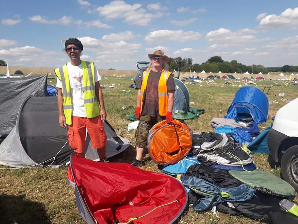 Herts4Refugees's tweet image. Looks like Angus Clark and Mark Lampert have been very busy today salvaging tents and sleeping bags from the #StandonCalling Music Festival which will all be going to #Refugees in #France once they have been checked and cleaned....AND NOT TO LANDFILL !!