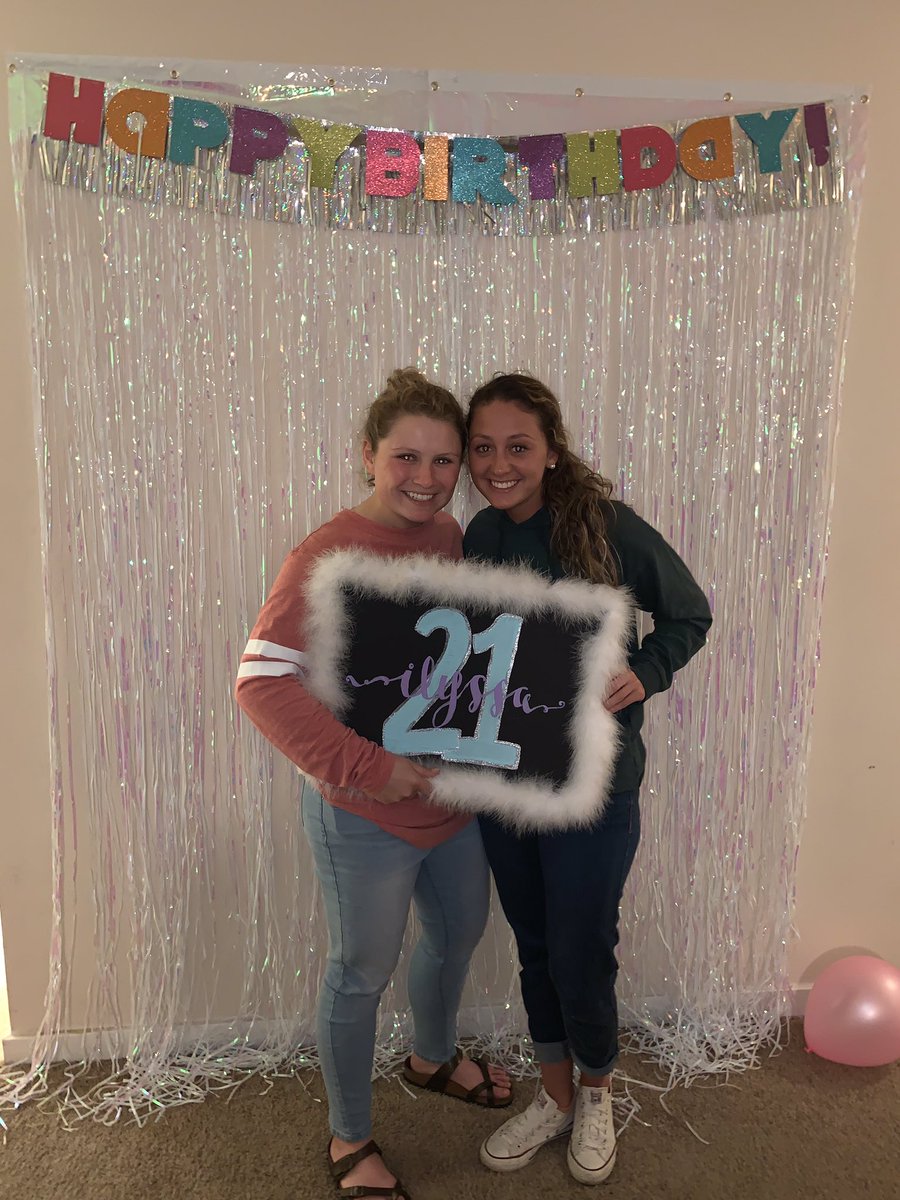 IEaston_11's tweet photo. Happy 21st @CassidyHuff!!! So thankful for this friendship of many years! Much love Roomie! https://t.co/JutLaacmYI