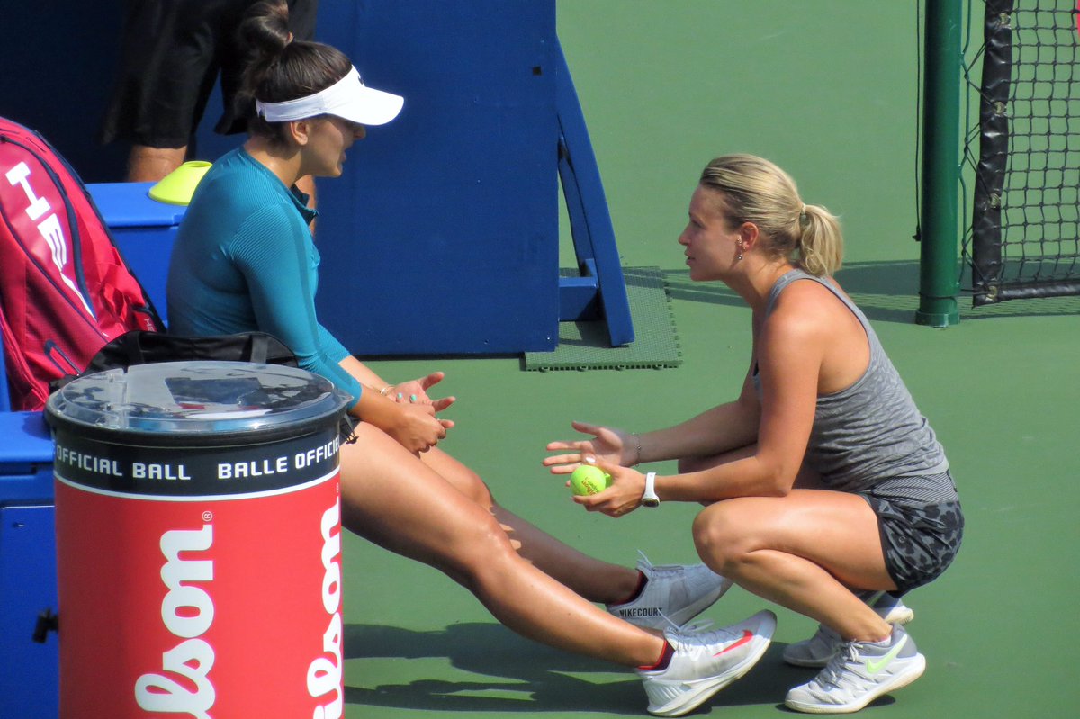 Some shots from practice this morning of <a href="/Bandreescu_/">Bianca</a> and trainer <a href="/VirgiTremblay/">Virginie Tremblay</a> getting ready for the @rogerscup in Toronto.