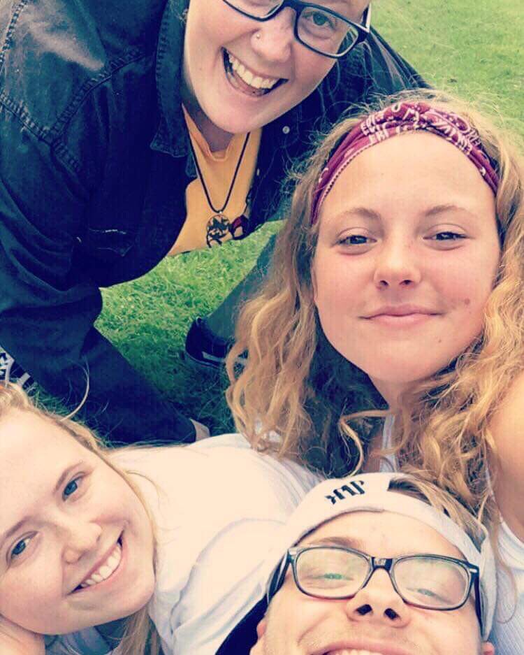 TopcliffeHouse's tweet image. When the sun is shining... do some improvs in the sun! (Clockwise we’ve got Florence as Sorin, Maisie as Nina, Jack as Konstantin, and Becky as Arkadina) 🌟 #edfringe #MakeYourFringe