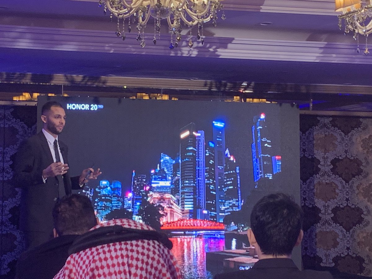 Utechcom's tweet image. الهاتف #هونر20برو يقدم حساسسية ضوء مجنونة تصل إلى ٢٠٠ الف وهنالك وضعية Super Night للتصوير الليلي 

#Honor20pro