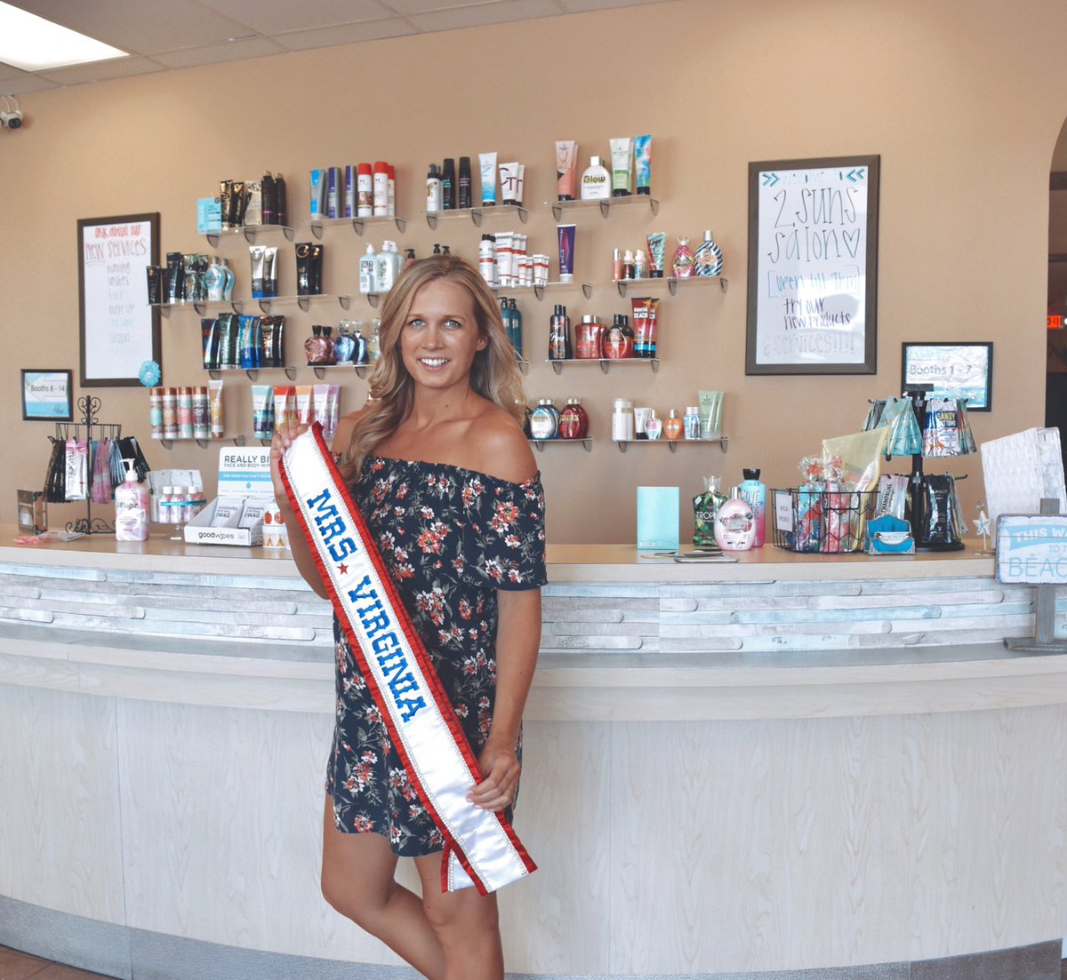 2SunsSalon's tweet photo. Custom sprayed Mrs. Virginia 2019 this weekend 🤞🏽💗👑 https://t.co/hZ63KToFrV
