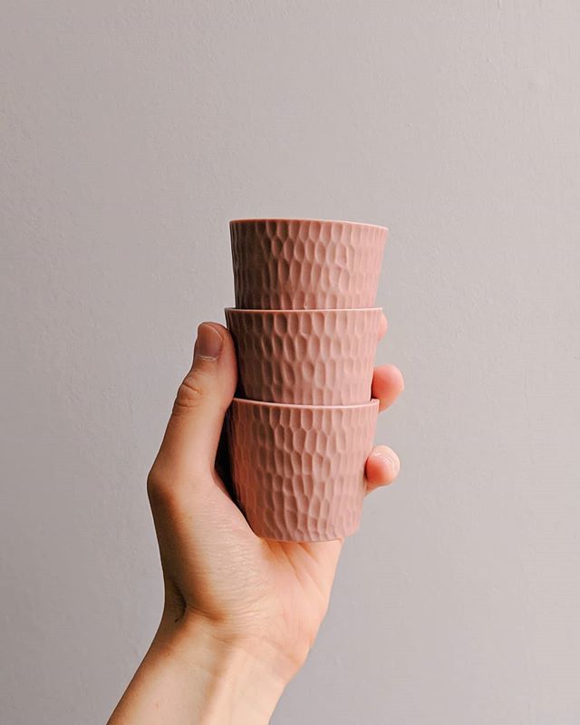 Three tiny scalloped tipple cups🍶

#contemporaryceramics #contemporarycraft #minimalistic #slowdesign #objectdesign #materiality #britishcraft #experimentalobjects #wabisabi #ceramic #parian #porcelain #interiorstyle #designled #handmadeceramics #han… ift.tt/3128B9c