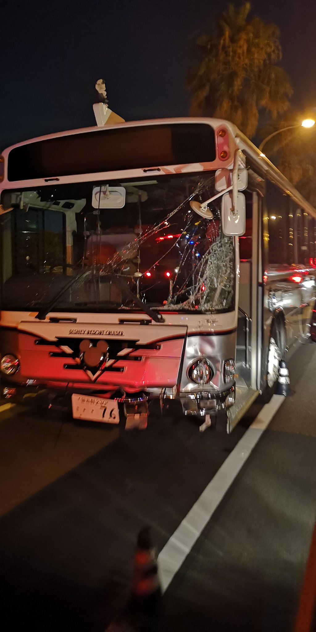 ディズニーリゾート送迎バス 接触事故で11人が病院に搬送 Twitter