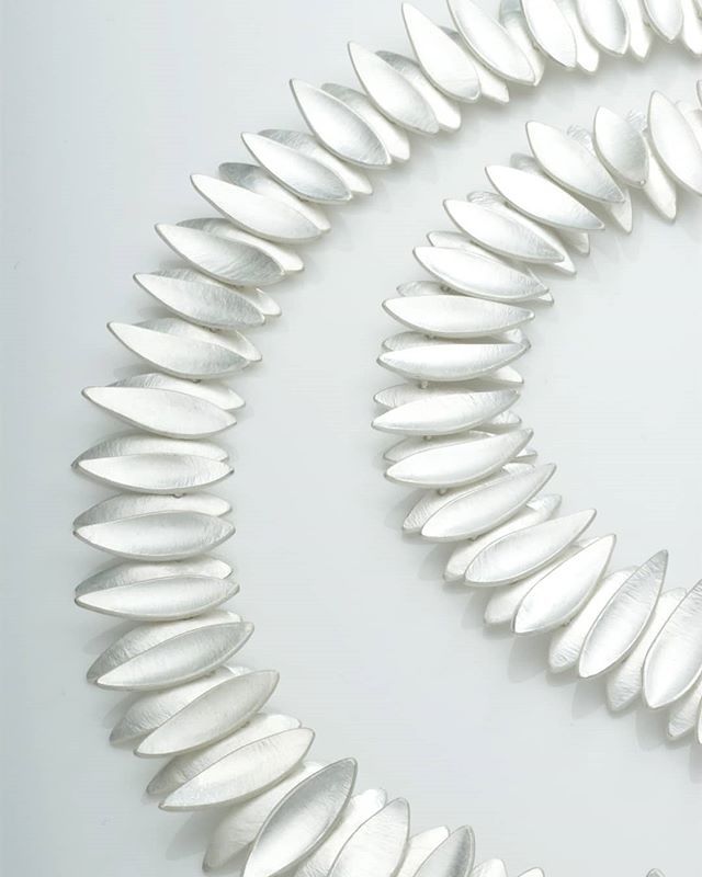 I have so many things on my to do list at the mo, I'm just dreaming of getting stuck into some mediative making, where I can just watch a piece grow and come to life before my eyes. What's your way of combatting the feeling of running around like a headl… ift.tt/32VI5jI