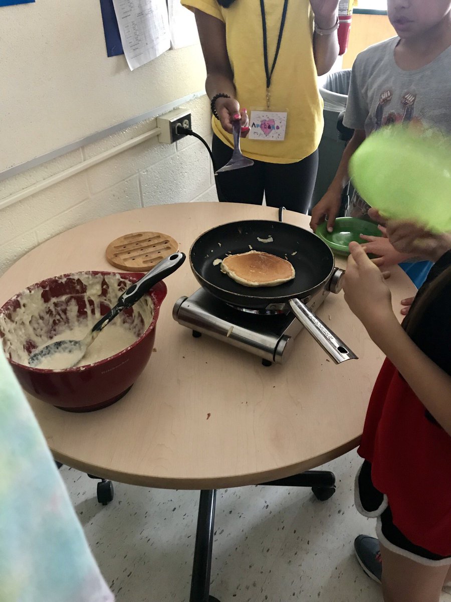 In Ready, Set, Cook today we are learning how to make healthy pancakes from scratch! Yum! 🥞😋 #yrdsbsi2019 @yrdsb