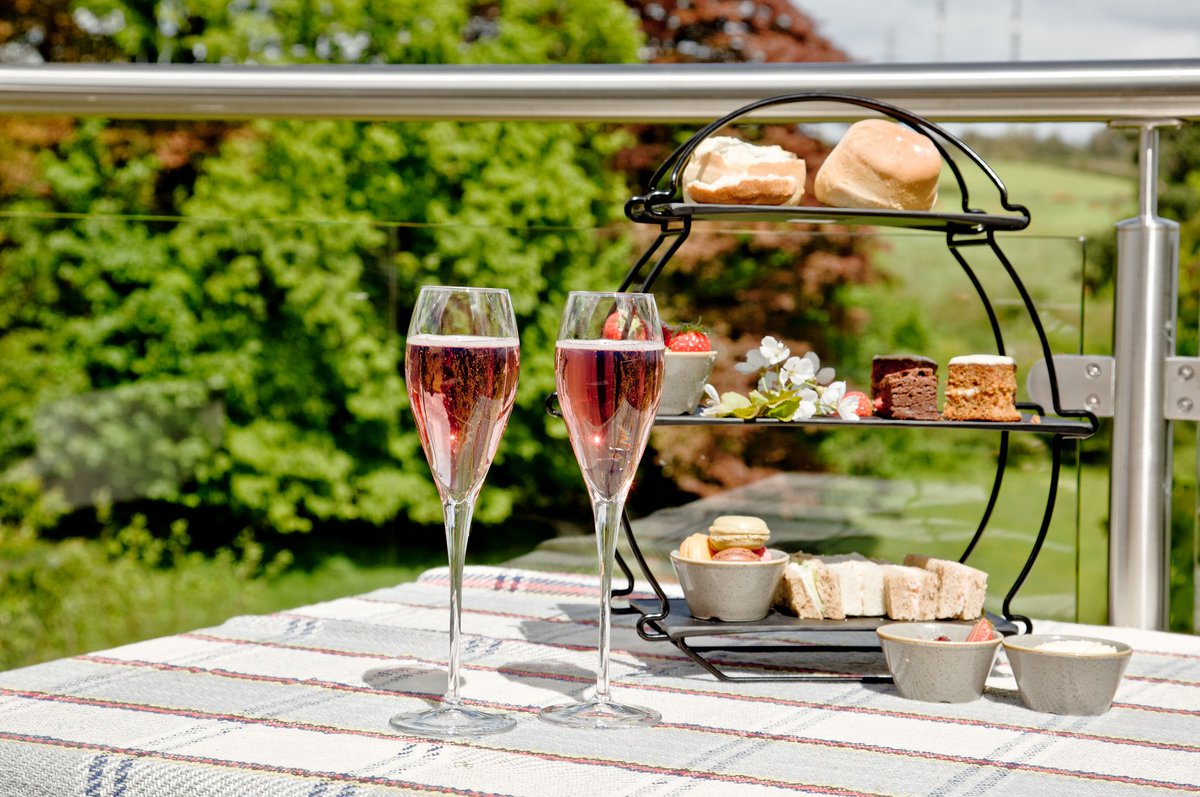 Celebrate summer with an Afternoon Tea treat ☀️😍. Who’s in your Afternoon Tea team?

Find out more 👇 beyondescapes.co.uk/devon/restaura…