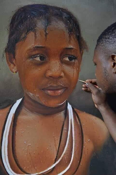 Look at this amazing talent. Let's appreciate him. His hand is better than a camera. Tweet