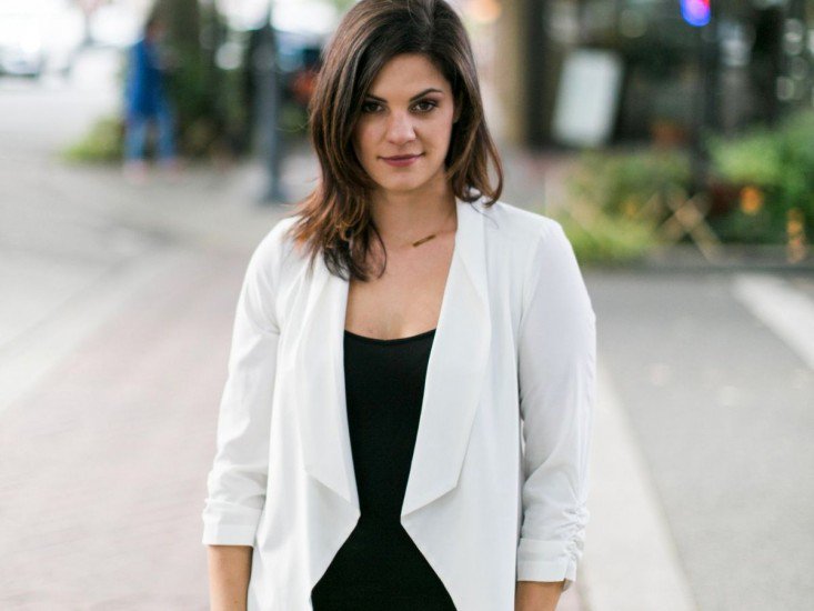 shewritesdotcom's tweet photo. .@Andrea_Dunlop has over a decade of experience in book publishing and is the author of 3 novels: #LosingTheLight, #SheRegretsNothing, and #WeCameHereToForget. Read on to see how her experience in #publishing helped her career as an author. #WhySheWrites https://t.co/SKyTt5X20Z https://t.co/OecEjFeOLL