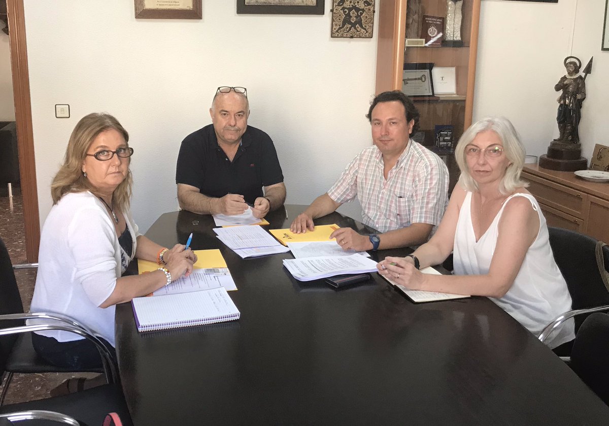 AEMON (@aemon_asoc) on Twitter photo Reunió al <a href="/AytoNaquera/">Ajuntament Nàquera</a> amb alcalde <a href="/damiannaquera/">Damián Ibáñez Navarr</a> i regidora Lidón Gil sobre solucions en la gestió i conservació del parc industrial Los Vientos <a href="/Grupo_BdB/">BdB</a> <a href="/PCNaquera/">Emergencias Náquera - Protección Civil</a> <a href="/GabolOficial/">Gabol</a> <a href="/Infortisa/">Infortisa Mayorista de Informática</a> @GVAeconomia <a href="/GVAivace/">IVACE+i</a> <a href="/Zummo_official/">Zummo</a> <a href="/gomezfornes/">MAPFRE Moncada Agencia Exclusiva</a> <a href="/josemorenolopez/">Jose Moreno</a> <a href="/manccampdeturia/">Manc. Camp de Túria</a> Reunió al <a href="/AytoNaquera/">Ajuntament Nàquera</a> amb alcalde <a href="/damiannaquera/">Damián Ibáñez Navarr</a> i regidora Lidón Gil sobre solucions en la gestió i conservació del parc industrial Los Vientos <a href="/Grupo_BdB/">BdB</a> <a href="/PCNaquera/">Emergencias Náquera - Protección Civil</a> <a href="/GabolOficial/">Gabol</a> <a href="/Infortisa/">Infortisa Mayorista de Informática</a> @GVAeconomia <a href="/GVAivace/">IVACE+i</a> <a href="/Zummo_official/">Zummo</a> <a href="/gomezfornes/">MAPFRE Moncada Agencia Exclusiva</a> <a href="/josemorenolopez/">Jose Moreno</a> <a href="/manccampdeturia/">Manc. Camp de Túria</a>
