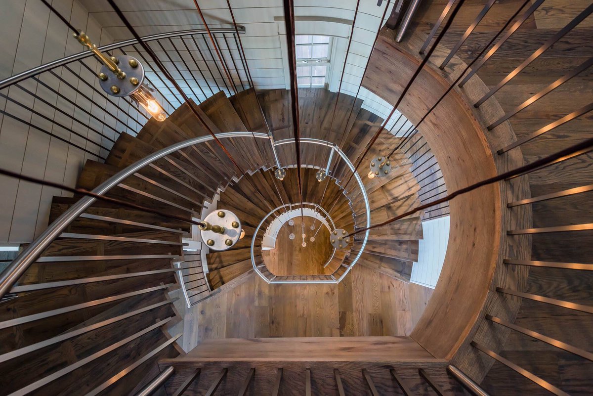 Working on this Arcways staircase creation with Savoie Architects and Gulfview Construction was a dream! The custom Beautiful Lights chandelier sourced by Sugar Beach Interiors is the perfect finishing touch.
See more here: efsanjuan.com/case-study-03.…
Photo by Kurt Lischka