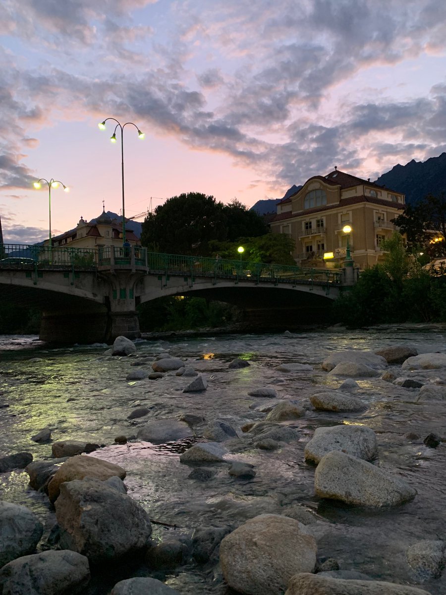 realmentedeli's tweet photo. #River  #cityscape #alps https://t.co/BBv6taFj54