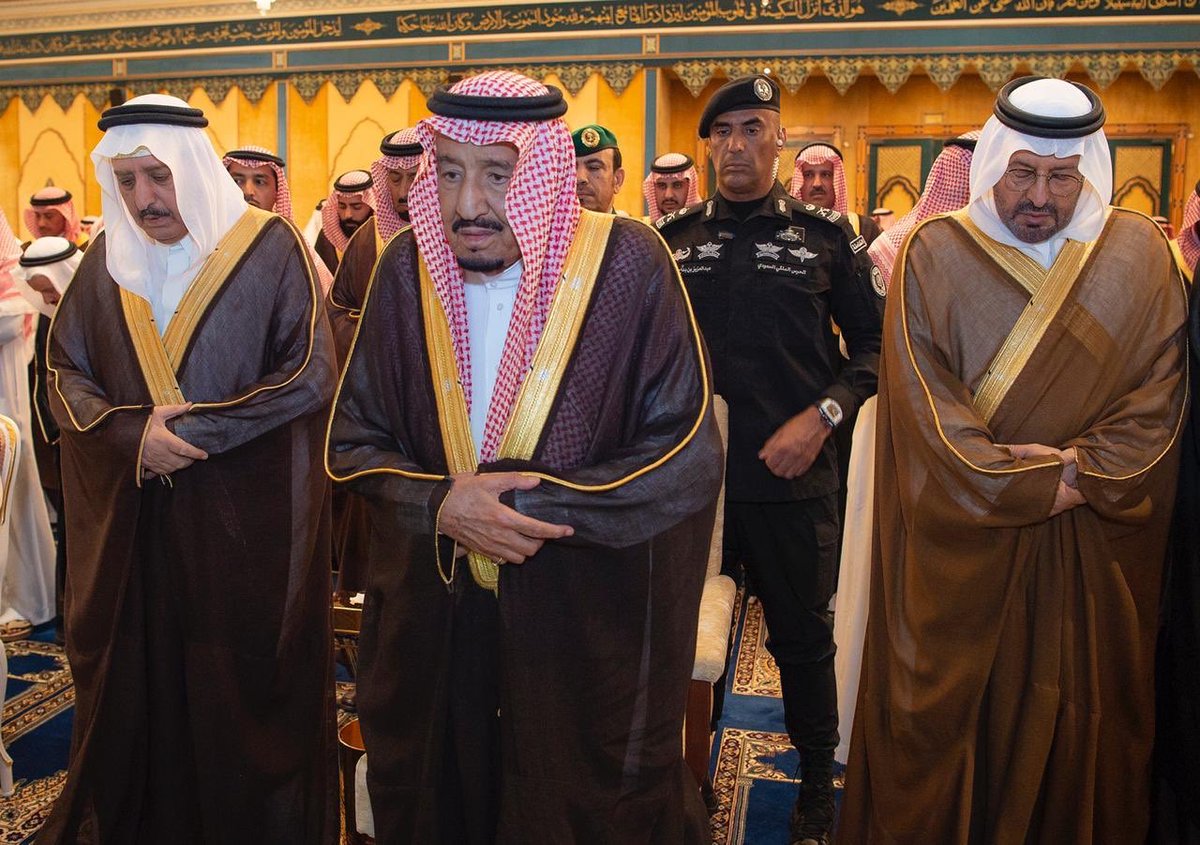 مع جموع المصلين في #المسجد_الحرام على الأمير "بندر" -رحمه الله-.

 #وفاة_الأمير_بندر_بن_عبدالعزيز