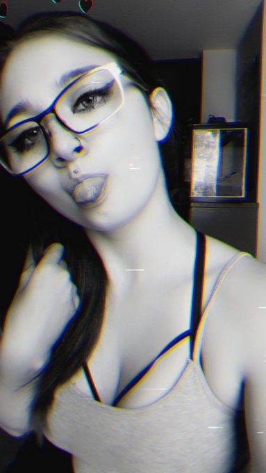 I'm like a flower sun shine makes me perky!!! https://t.co/9FQa8pJv6S<a href="/tag/badgirl"class="tags"><span>#badgirl</span></a><a href="/tag/camgirl"class="tags"><span>#camgirl</span></a><a href="/tag/camming"class="tags"><span>#camming</span></a><a href="/tag/amature"class="tags"><span>#amature</span></a><a href="/tag/teddysof"class="tags"><span>#teddysof</span></a>