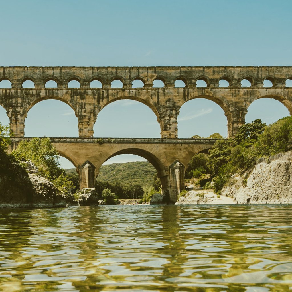 🌉⚡Suite de nos vacances studieuses - que font les confrères en matière de "bridge" : 
"Le pont du Gard". Wow ! Belle job ! Il y a toutes les dents ! 😜
. 
. 
. 
#dentist #griffintown #bridge
. 
. 
. 
📸 <a href="/xuan/">biluochun</a>-nguyen