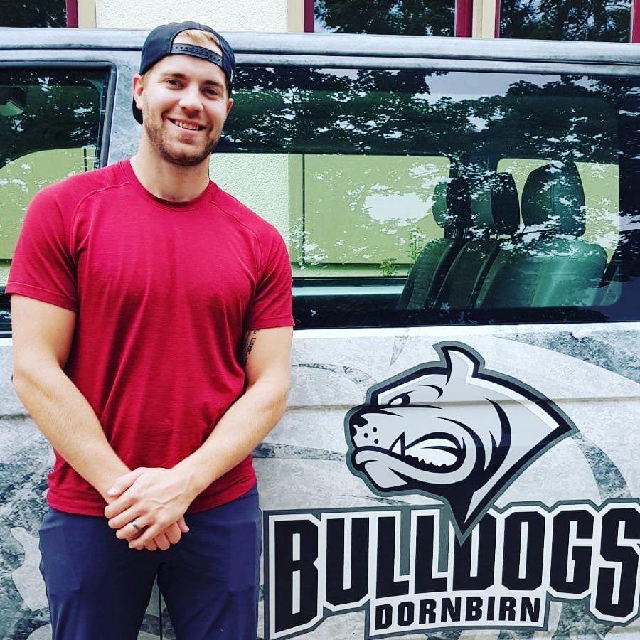 Welcome to #Dornbirn! 🇺🇸-boys William Rapuzzi (white shirt), Evan Trupp (grey shirt) and William Wrenn (red shirt) are in town. #WeAreHockey
