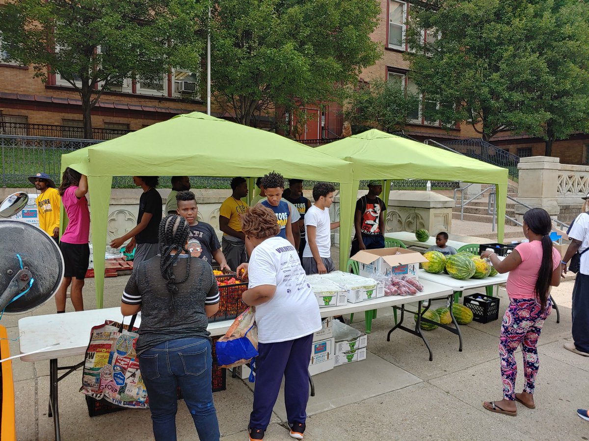 Coach_Pflug's tweet photo. CCPA Football Program with some community outreach today. Passing out fruits and vegetables to our community folks on Linn St! #RestoreTheRoar #ItsAnUsThing https://t.co/V3hZt5BRxd