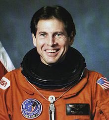 melissapore's tweet photo. Thank you Shuttle Astronaut Sam Durrance for your time and service on ground breaking optic experiments as a Payload Specialist on STS-35 & STS-67. What an honor to share my own mission patch with you. I will never forget your last words. #DJOSpaceToast #DJOGo4Launch https://t.co/l3ofhiBBNg