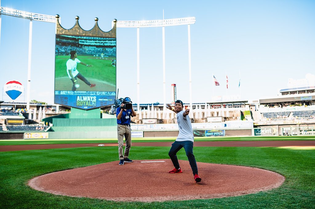 KCRoyalsFdn's tweet photo. Want to know what a @NKF_KSMO First Pitch looks like at #TheK? Check out this one from our friends from #CampChiMer 🤩 https://t.co/EgNbqhlOVj