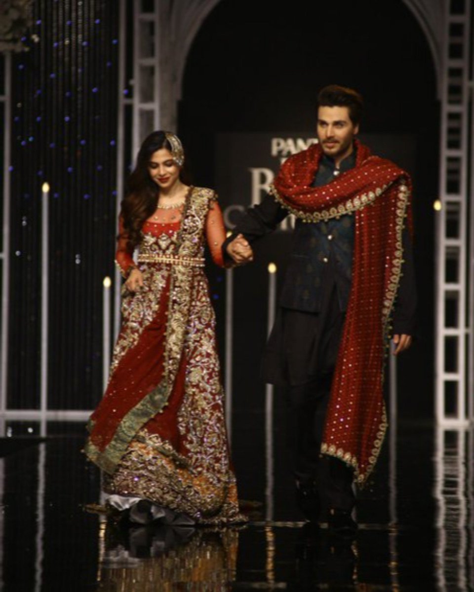 StarbuzzPk's tweet photo. Showstopper duo from Aangan, #SonyaHussyn & #ahsankhan walk the ramp for Tabassum Mughal for BCW2018!
Outfit:
@tmughalofficial
Hair and Makeup:
@Nabila_Salon
#TabassumMughal #PHBCW #BCW2018 #NPro #fashion #pakistan #pakistanicelebrities #Aangan #PhSolutionsPk https://t.co/ElkgNKMqsd