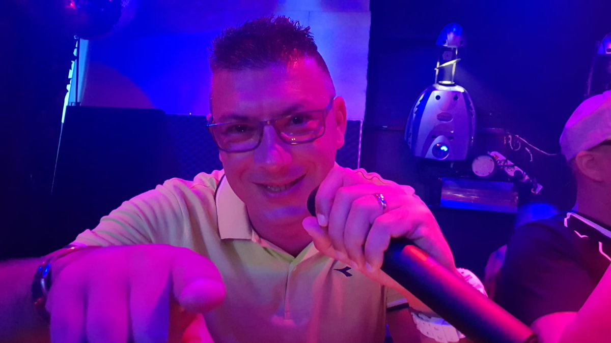 lordraiden77's tweet photo. Si si ...dico proprio a voi ..... siete magnifici ....
#webradio #radio #weekend #prada #live #alladiscoteca #trenddiscotec #vocalist #speaker #vigevano #segrate #dance #eventi #estate2019 #summer2019 #djmagitalia https://t.co/6JcHokuu7l
