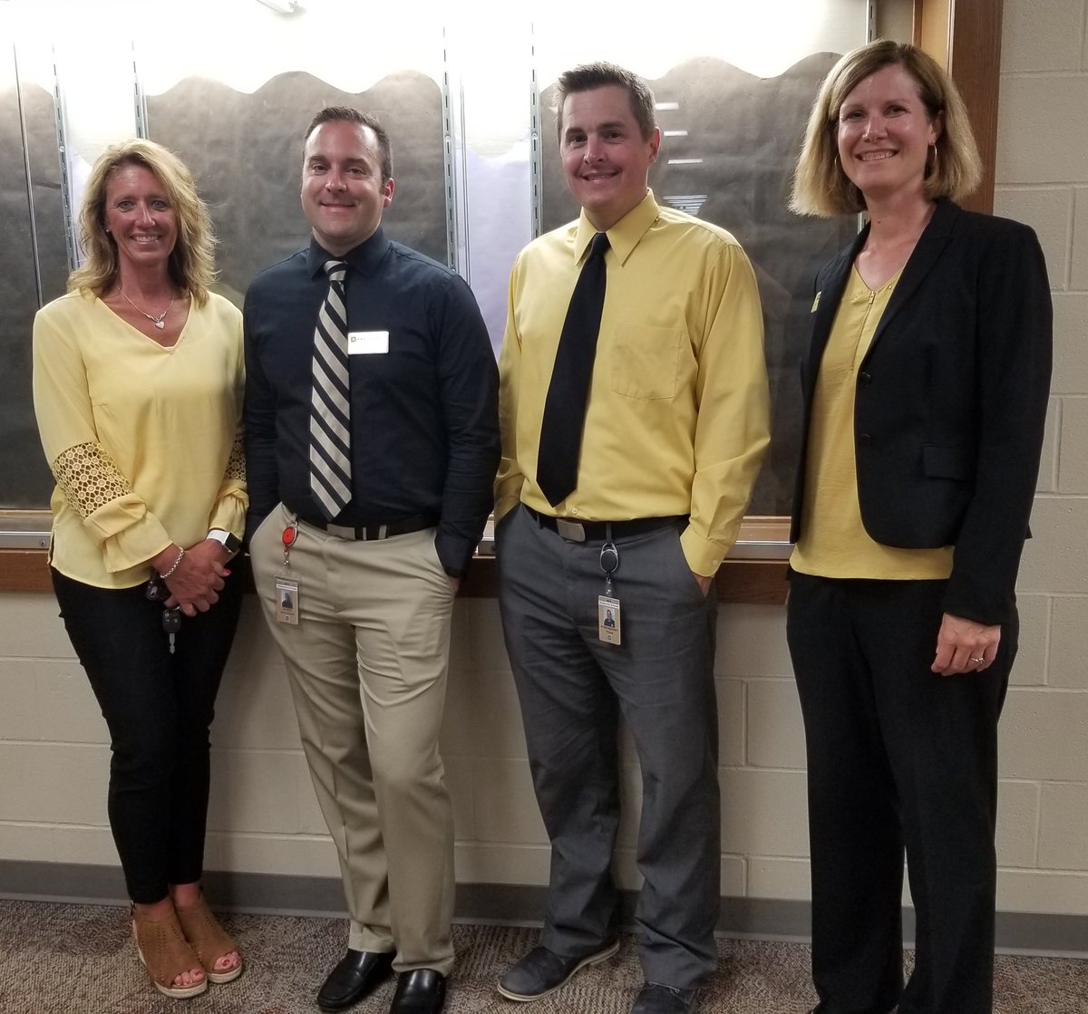 anelsonmercer's tweet photo. Rocking the Black &amp; Gold for Meet at the Middle tonight @NobWestMS  @NobSchools https://t.co/I73R9qB5Dh