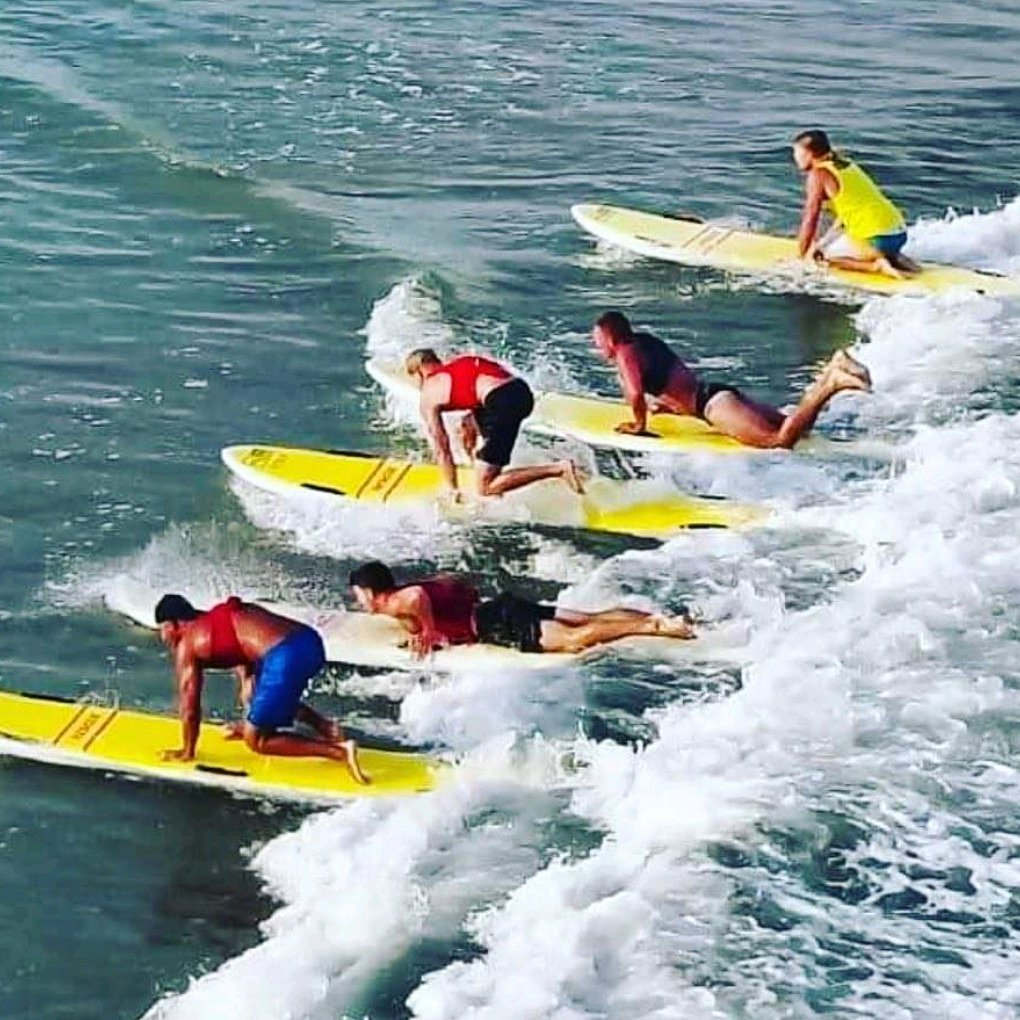 WildwoodBP's tweet photo. Great picture of the top 5 competitors on the same wave at the finish of Wildwoods's Dutch Hoffman race on Friday! https://t.co/hp95oMihHq