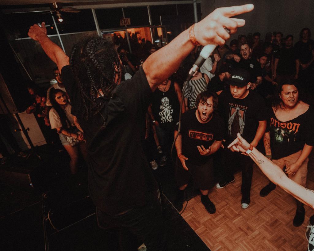 shiloh5001's tweet photo. I wouldn't trade this for the world, the pictures say it all @WFAbandLV🖤
#wordsfromaztecs
📸: @alanaalion https://t.co/I8dDaMggKH