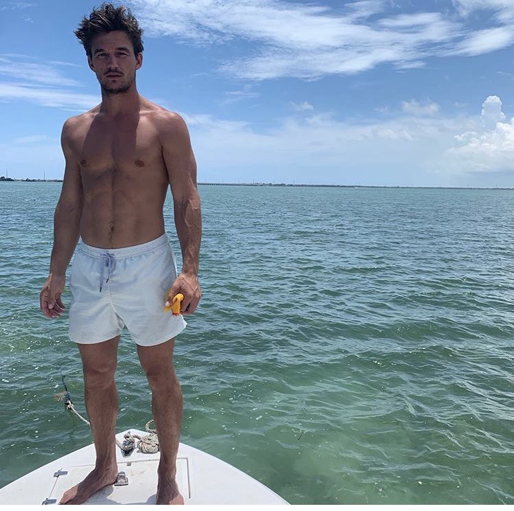 kylieepritchard's tweet photo. On second thought, Hannah choose dumb head Jedd. My bags are packed and I’m headed to Florida. #TheBachelorette https://t.co/1EGDiwNwPI