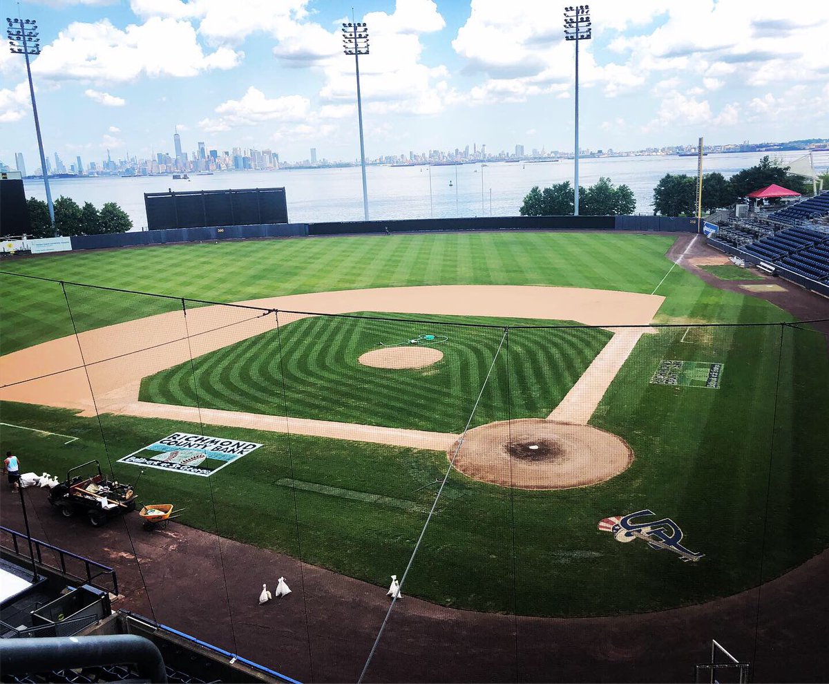 ESUSoftball's tweet image. I had such an amazing weekend being on set filming for an upcoming Judd Apatow movie at the Staten Island Yankees Stadium. Thank you @GameChangingFlm for all your amazing work!!! #statenislandyankees #JuddApatow #AmazingWeekend #LoveTheGame