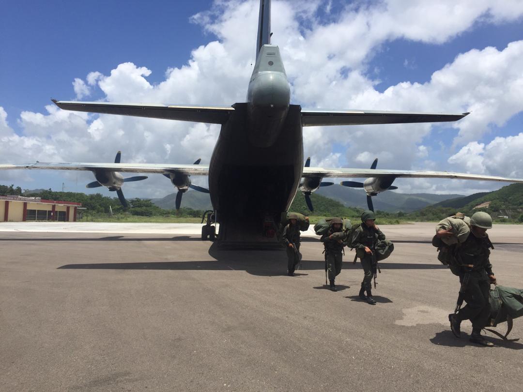 Mohamed Mansour Venezuela Air Force Chinese Made Shaanxi Y 8 Transport Aircraft During Paratroopers Training Mohamed Mansour Venezuela Air Force Chinese Made Shaanxi Y 8 Transport Aircraft During Paratroopers Training