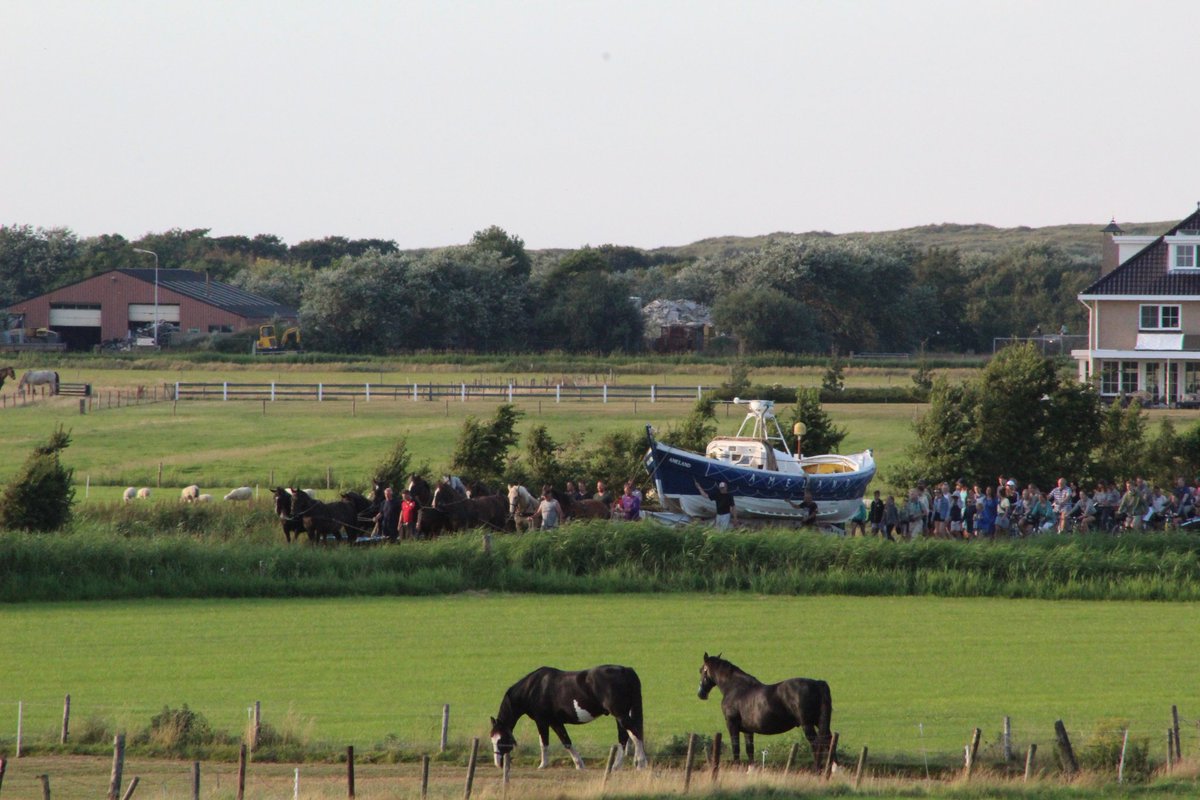 Annebarg's tweet photo. I.v.m. grote drukte heb ik alleen de opgang van de #reddingsboot. Volgende week de te tewaterlating...
#ameland https://t.co/tP3wp3gtW4