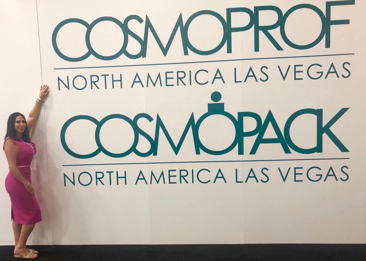 Itsa10Haircare's tweet photo. Carolyn, our Founder &amp; CEO, is at the @cosmoprofna expo in Las Vegas! Are you?  #itsa10haircare #cosmoprof #beautyexpo https://t.co/e5KzCN7kZj