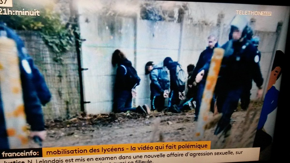 jeanluceagles's tweet photo. @tony40180 @RTenfrancais #giletsjaunes
Ce gros débile mental de
#Jupiter nous aura tout fait!!#LaHonte faut
 l'interner .!!!!
#pauvreFrance !! https://t.co/XLpNODj5yG