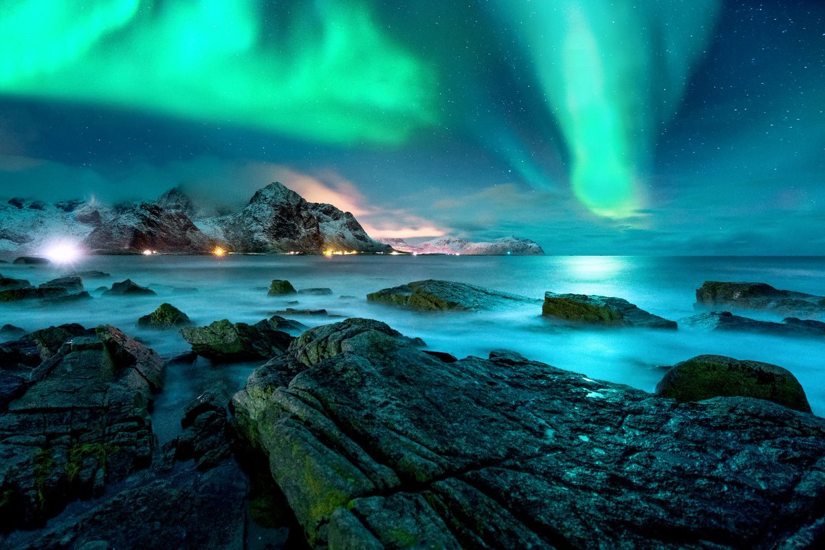 eWaterwaysNews's tweet photo. #Expedition voyages aboard the new Hondius to the #Arctic &amp; #Antarctic regions. Experience spectacular expedition cruises to #Greenland #Iceland #Svalbard &amp; #NorthNorway. Observe the glaciers of eastern Greenland, polar bears on the Svalbard shore &amp; the #Northernlights, Iceland. https://t.co/K6qaYcboDY
