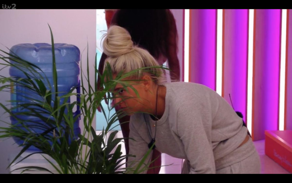 Samprice27's tweet photo. Watching that £50K slip by #LoveIsland https://t.co/guINl9fbAJ