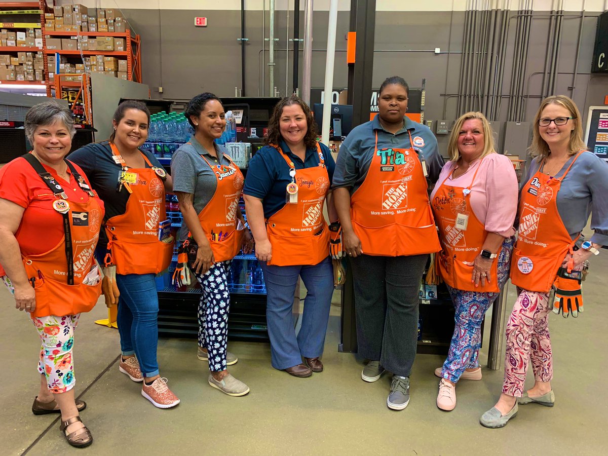 Fun Pants Monday!!! Adding a little bit of fun for our Crazy Mondays! 💃🏻🤪