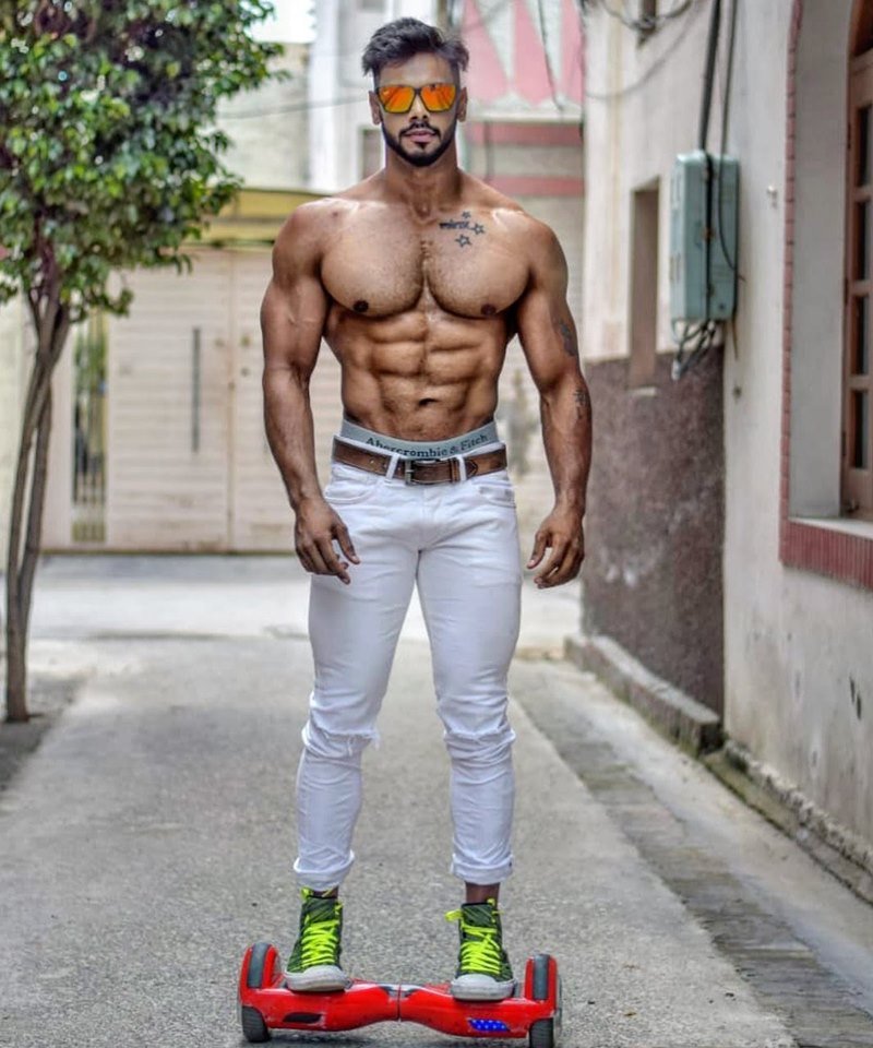 ForsaleWeight's tweet photo. Aish Mehan: "I personally love to run outdoor fitness trails, go out and train in the sun and sometimes even run Hoverboard while taking shirt off and getting clicked." https://t.co/puPtAYCPC0