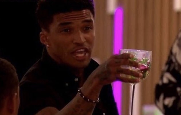 KelseySpooner's tweet photo. Roses are red
Gregg is Irish
Amber’s just won love island 
Now who’s fucking  #LoveIsland https://t.co/Y0SqXZwubx