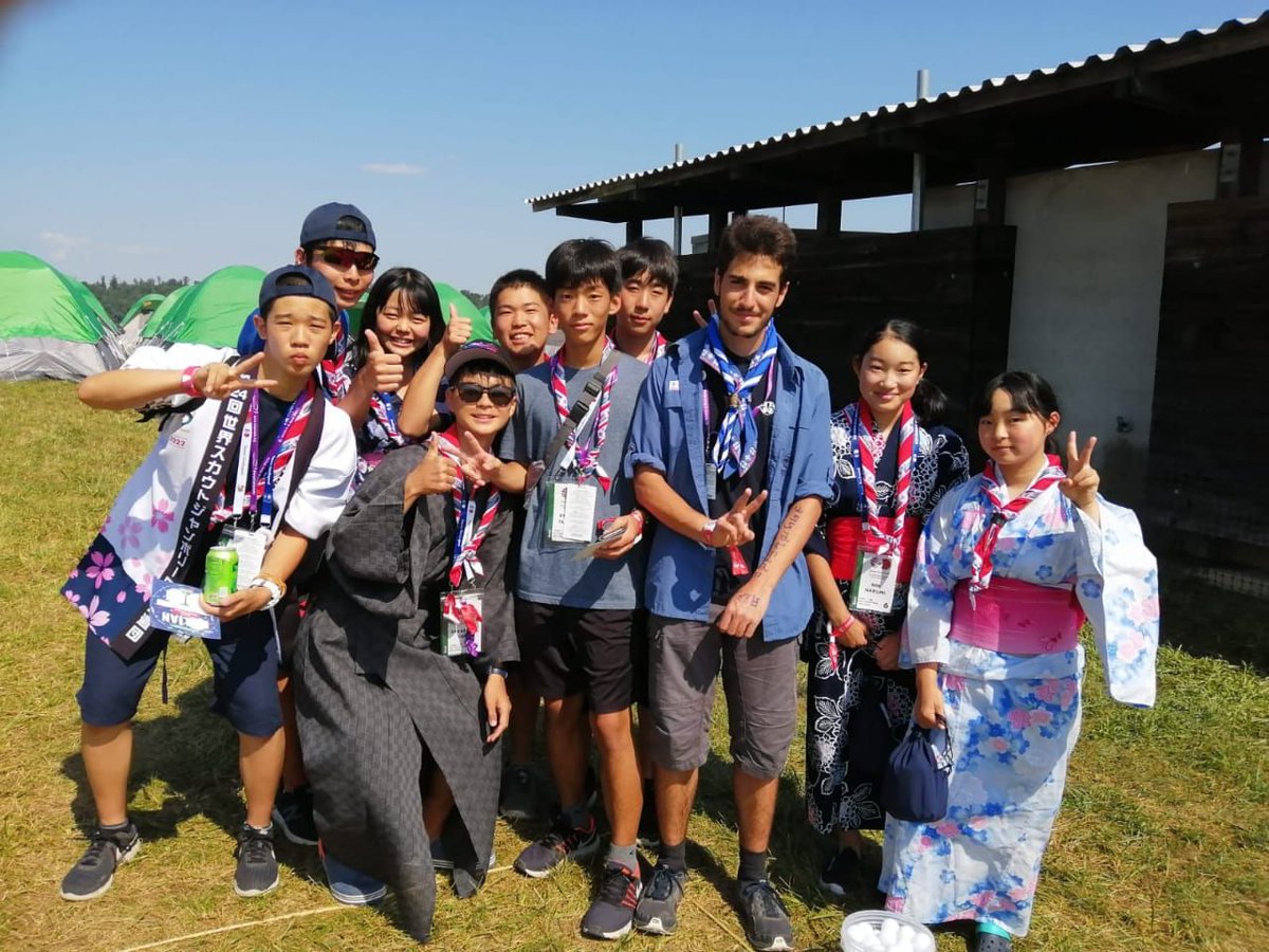 ScoutismeFR's tweet photo. Un Jamboree est l'occasion de faire des rencontres avec d'autres Scout(e)s ! #ScoutJamboree https://t.co/aGpVF4uhMZ