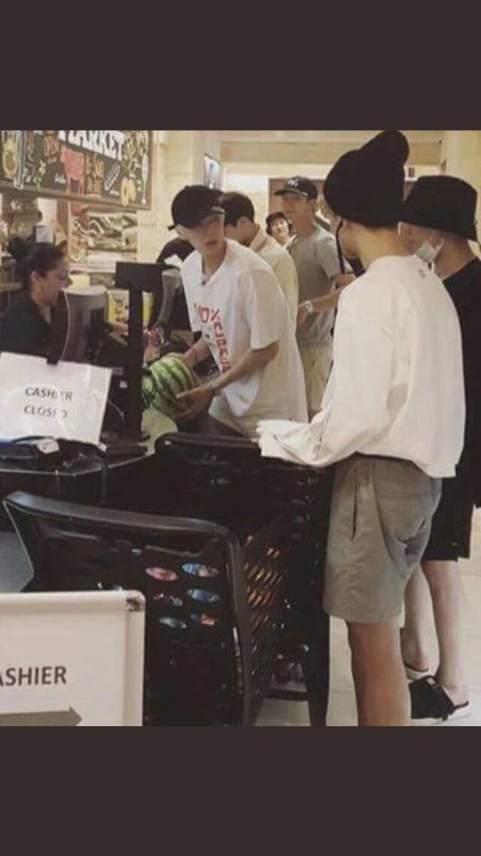 jeonmwaah's tweet photo. Ah bee ne günlerdi #BTSWelcomeToTurkey https://t.co/hPNuAc1kRM