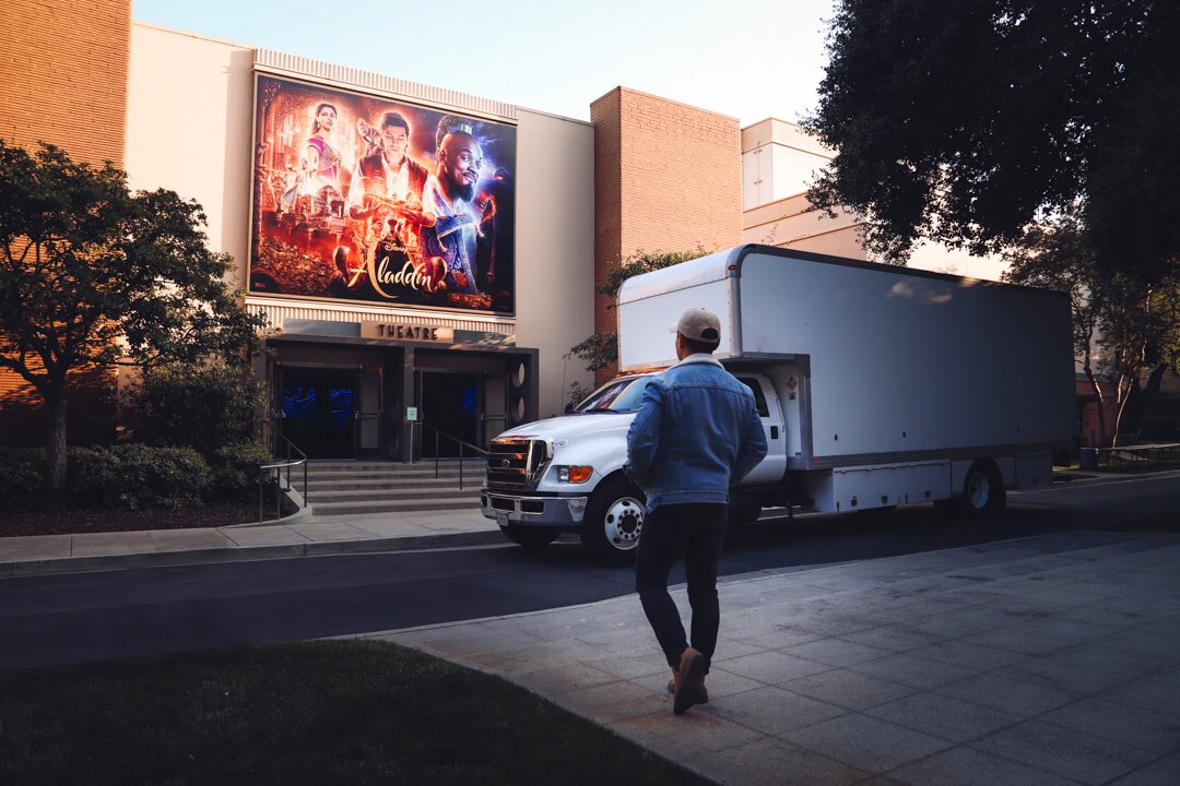 All this for a loaf of bread? #aladdin #thewaltdisneystudios #disney #photography #adobecreativecloud #adobelightroom #canon6dmarkii #streetwear