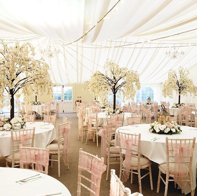 So this is what I was up to last weekend. Styling this epic wedding for the gorgeous Natalie and Tom! At <a href="/theviewmarquee/">The View Marquee</a> 
Florals by our friends at @stemsdesign
.
#Venuestylist #yorkshireweddings #venuestyling #weddingstylist #ambiencevenuestyling #bloss… ift.tt/31cDicb