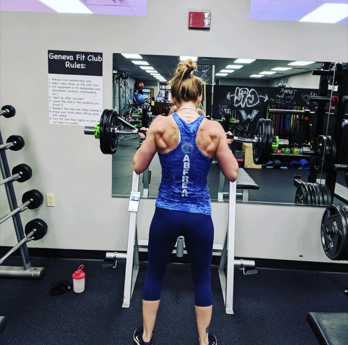 fitnesswmeliss's tweet photo. My back while doing curls 🙈

#fitmom #fitover30 #bodybuilding #bikinicompetitor #mombod #strongwomen #FitnessMotivation #curls #lats #back https://t.co/CMPbjbyxrz