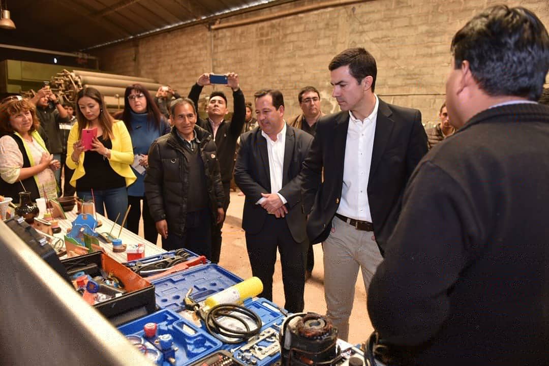 UrtubeyJM's tweet photo. Un gobierno tiene la obligación de apoyar a los distintos sectores productivos para poner en marcha al país. Visitando la Cooperativa de Trabajo Textil del Norte Argentino (COOTEXNOA), noto una enorme falta de incentivos en medio de la crisis actual. https://t.co/5Yo5HyUzVK
