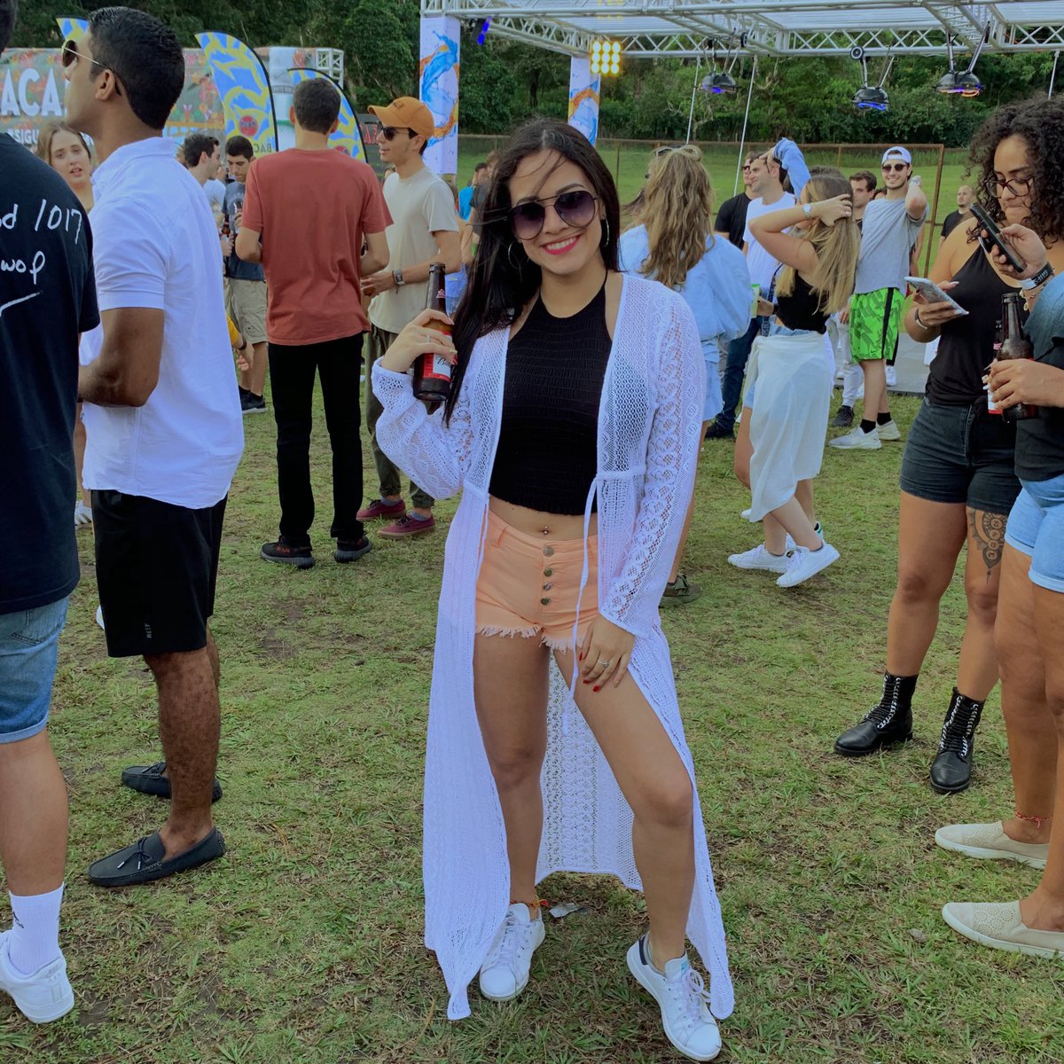 ashleyioannik's tweet photo. Las Budweiser me hacen feliz ⛰ #ValleBash https://t.co/8Xmu5X0oa7