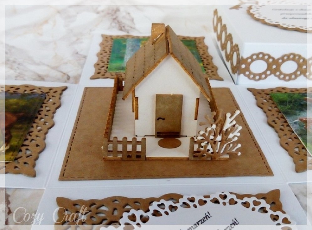 CozyCraft_pl's tweet image. Leśny domek - exploding box, który zrobiłam dla kuzynki z okazji przeprowadzki do własnego domu.
#explodingbox #rękodzieło #handmade #cozycraft #pudełko #tekturki #laserowelove